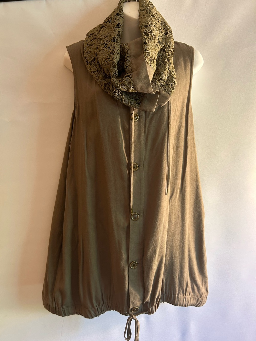 MATIDA JANE OLIVE GREEN SLEEVELESS VEST BLOUSE DRAWSTRING HEM LACE NECK SIZE L